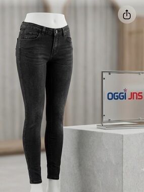 Oggi Jeans Size 7 (US 3/5) Skinny High-Rise Black Jeans, Made in Mexico